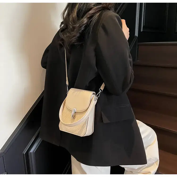 Beige Portable Phone Shoulder Bag for Women 2025 — feature 20