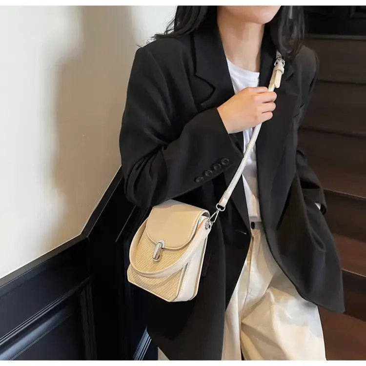 Beige Portable Phone Shoulder Bag for Women 2025 — feature 21