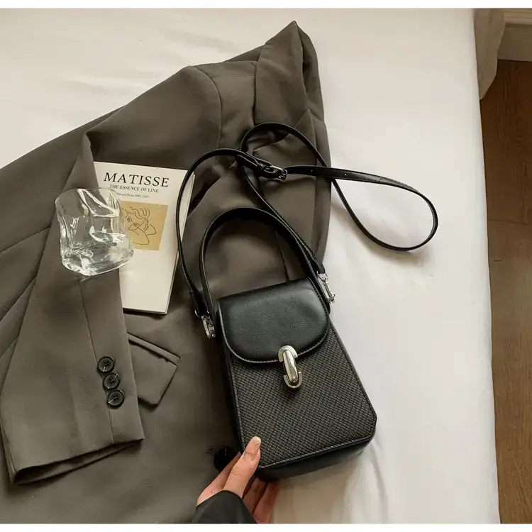 Beige Portable Phone Shoulder Bag for Women 2025 — feature 30