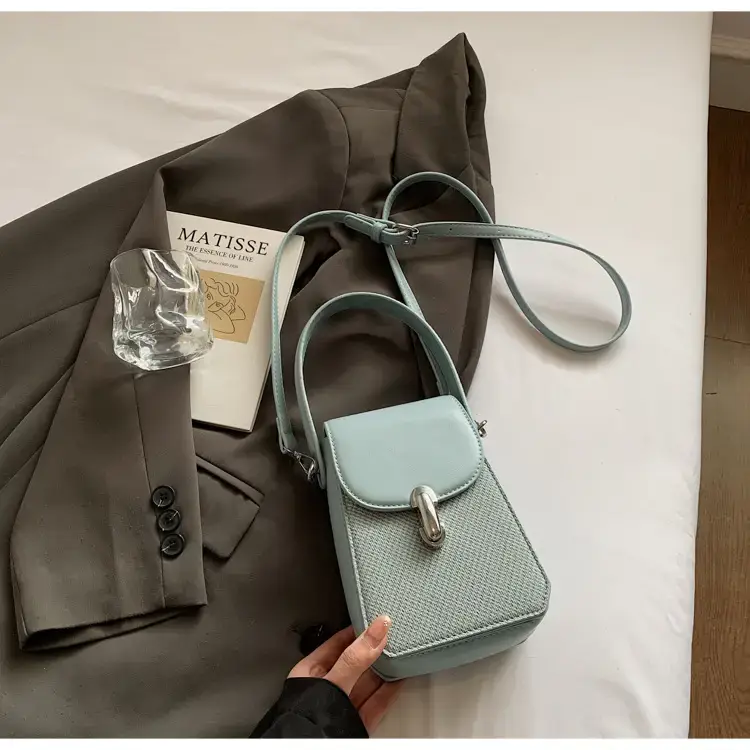 Beige Portable Phone Shoulder Bag for Women 2025 — feature 33