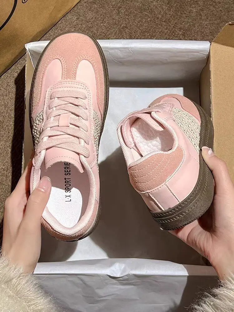Women's Silver Round Toe Training Shoes 2025 — feature 2