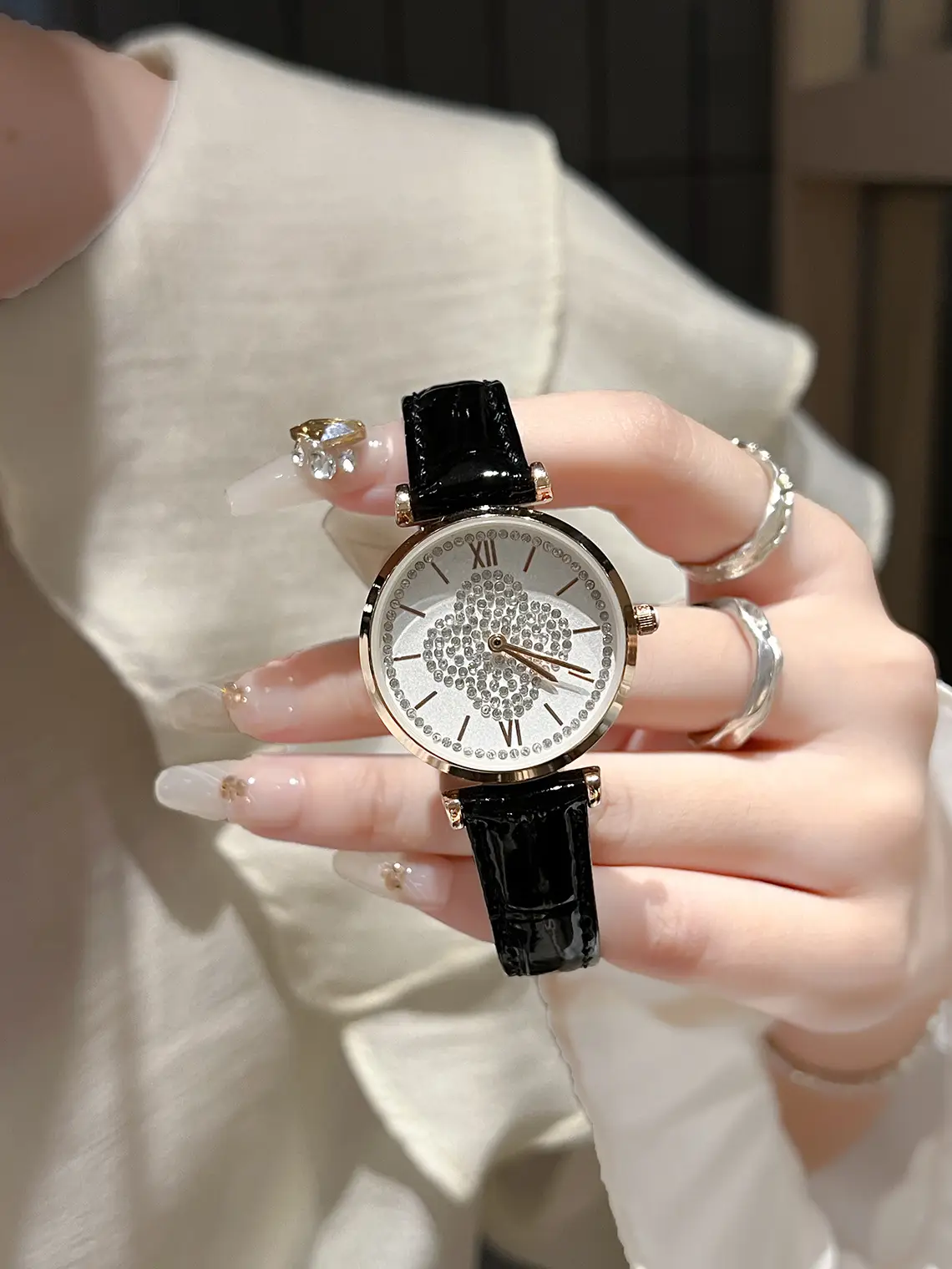 Feminine Ultra-Thin Cross-Border Watch with Four-Leaf Clover — feature 1