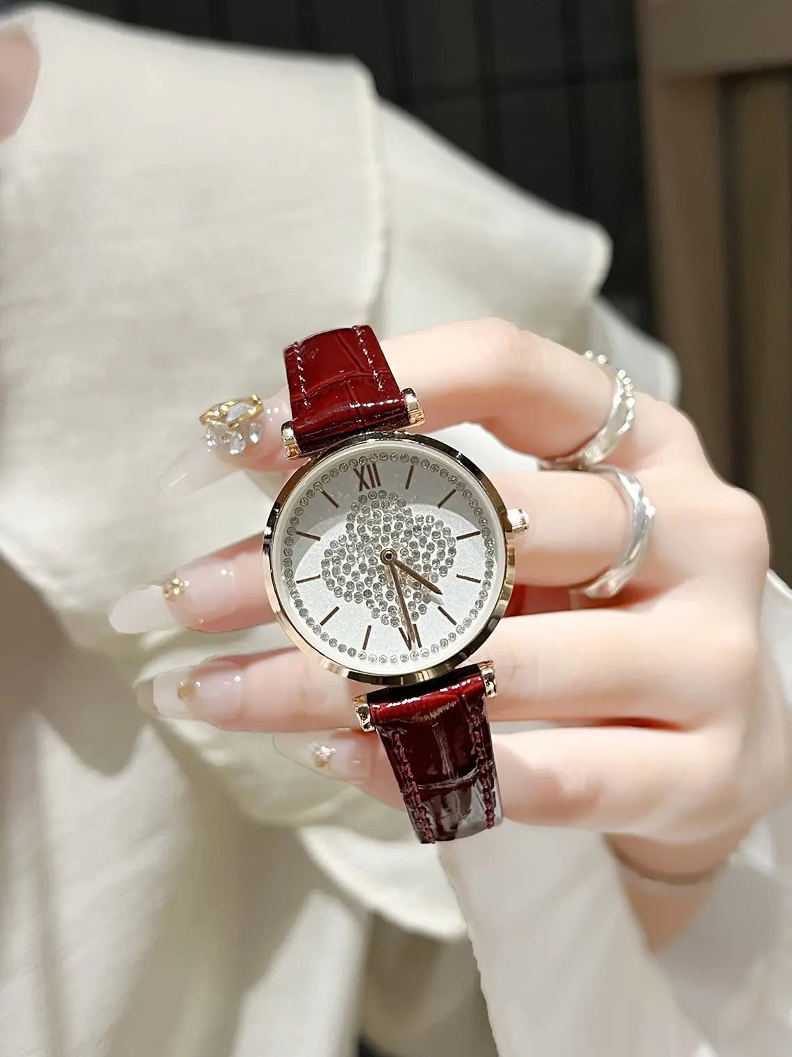Feminine Ultra-Thin Cross-Border Watch with Four-Leaf Clover — feature 2