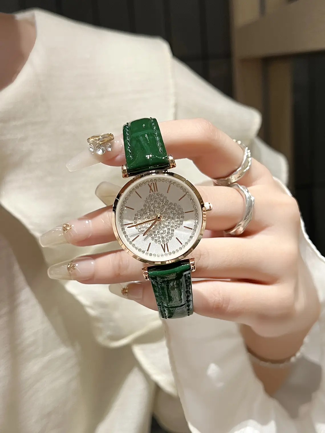 Feminine Ultra-Thin Cross-Border Watch with Four-Leaf Clover — feature 3
