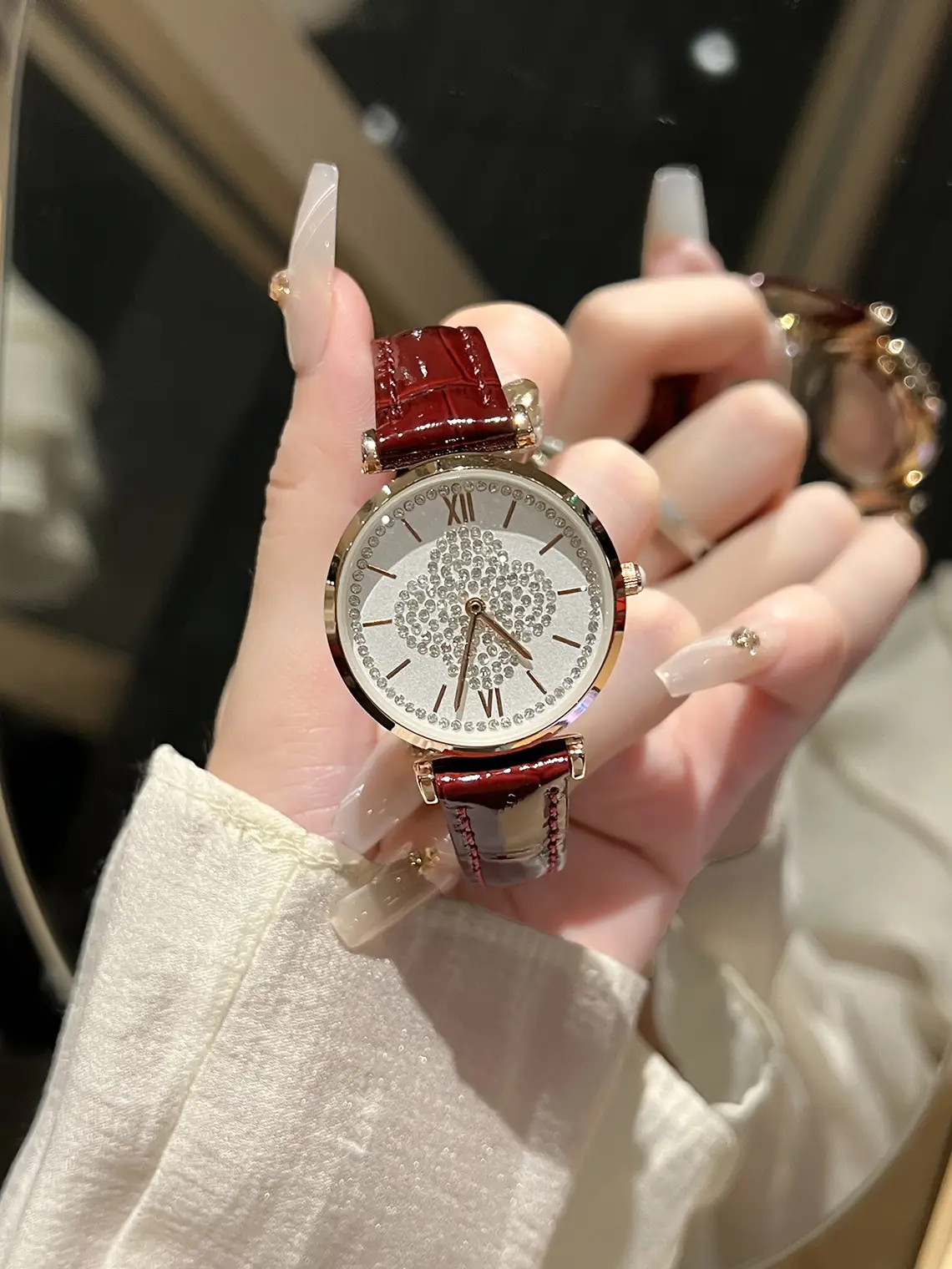 Feminine Ultra-Thin Cross-Border Watch with Four-Leaf Clover — feature 4