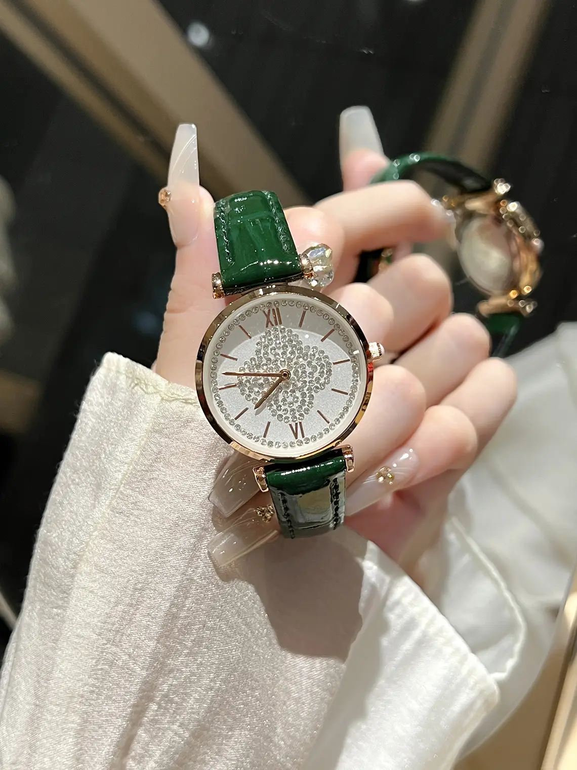 Feminine Ultra-Thin Cross-Border Watch with Four-Leaf Clover — feature 6