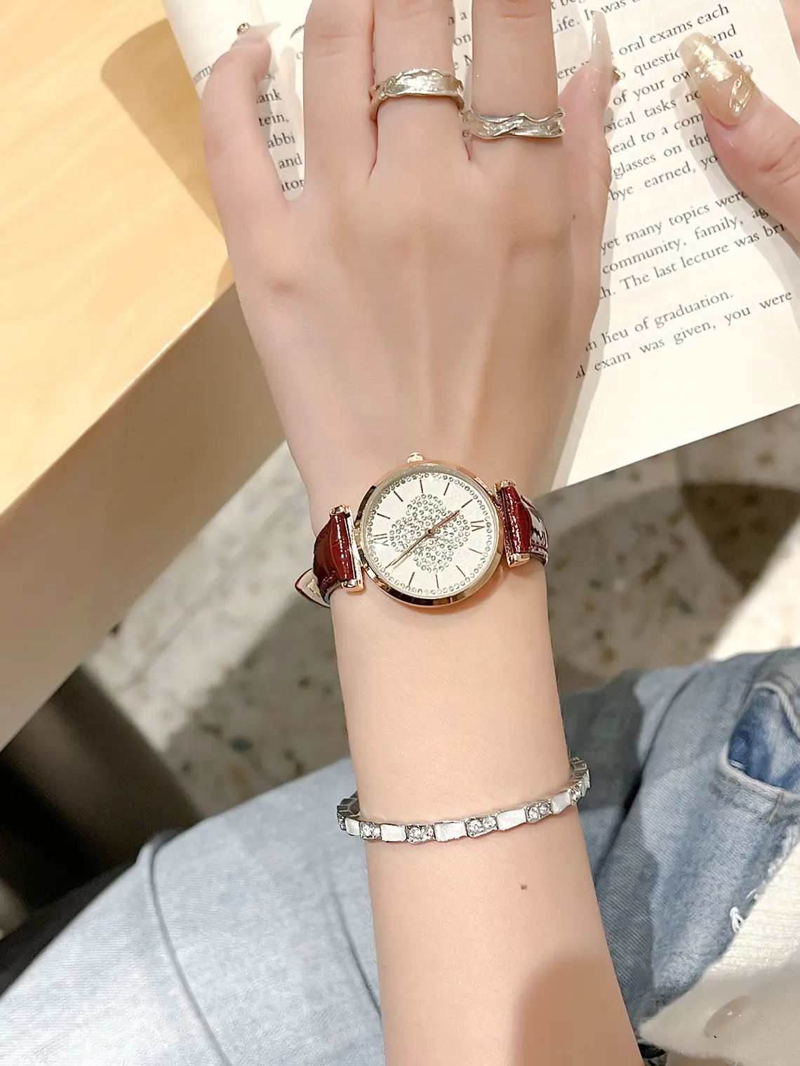 Feminine Ultra-Thin Cross-Border Watch with Four-Leaf Clover — feature 7