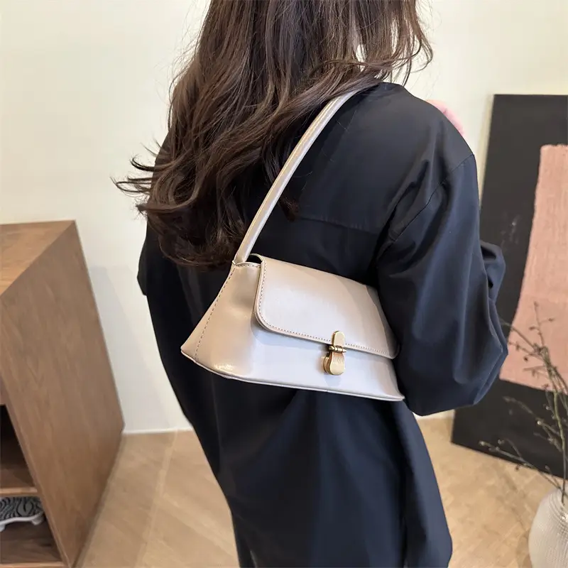 Women's White Leather Crossbody Bag with Gold Clasp - Image 5
