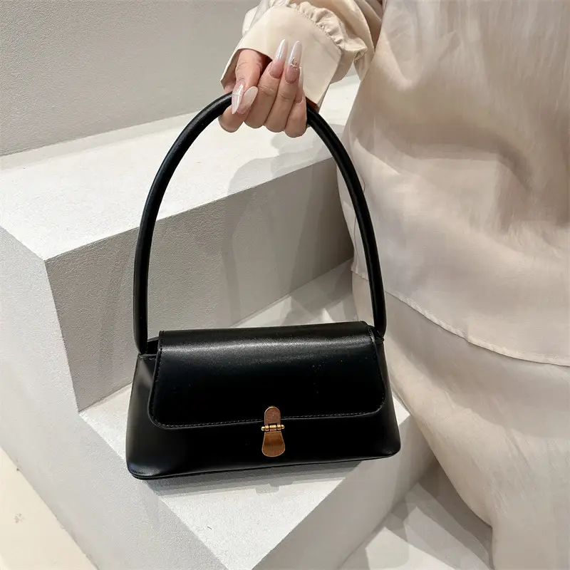 Women's White Leather Crossbody Bag with Gold Clasp - Image 6