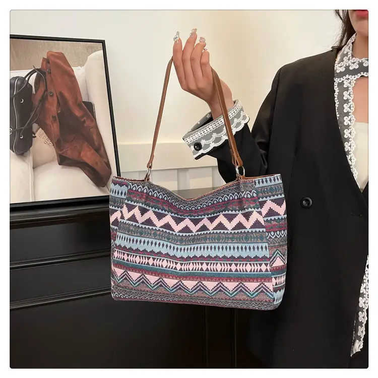 Ethnic Patterned Women's Shoulder Bag 2025 — feature 17