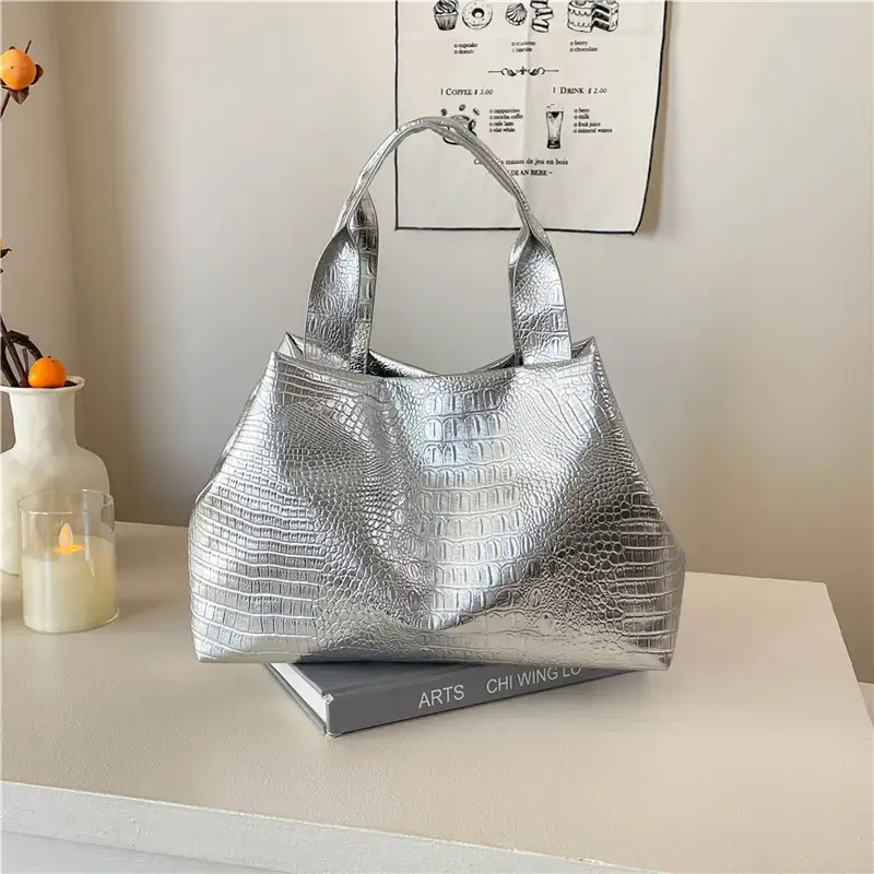 Gold Crocodile Texture Women's Tote Bag 2025 - Image 5