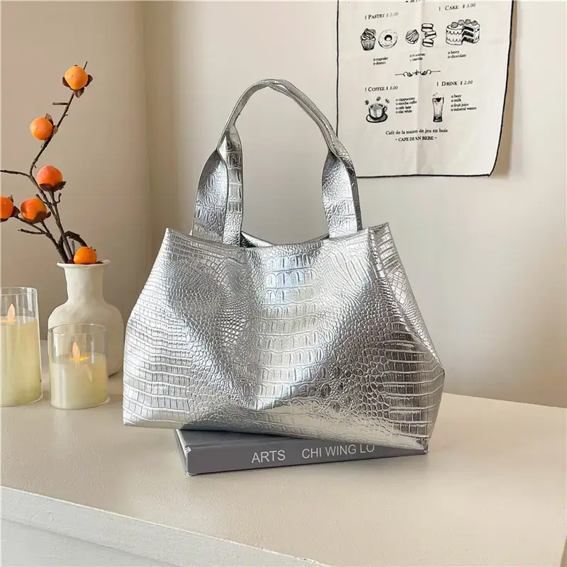 Gold Crocodile Texture Women's Tote Bag 2025 - Image 7