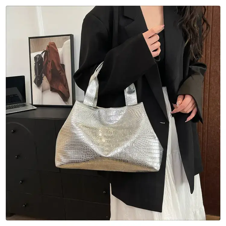 Gold Crocodile Texture Women's Tote Bag 2025 — feature 10