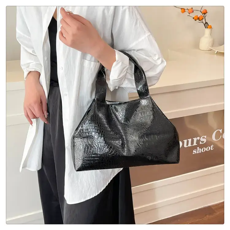 Gold Crocodile Texture Women's Tote Bag 2025 — feature 13