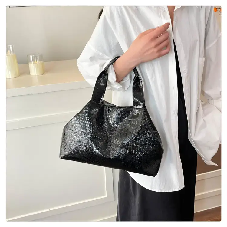 Gold Crocodile Texture Women's Tote Bag 2025 — feature 14