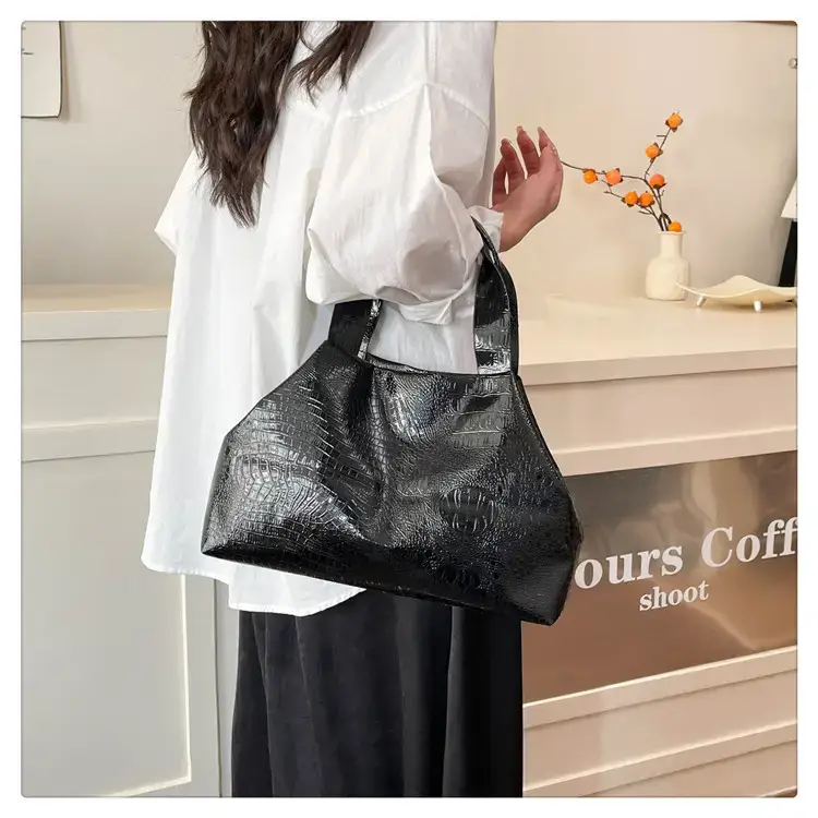 Gold Crocodile Texture Women's Tote Bag 2025 — feature 15