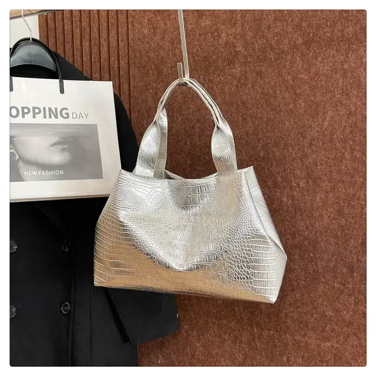 Gold Crocodile Texture Women's Tote Bag 2025 — feature 22