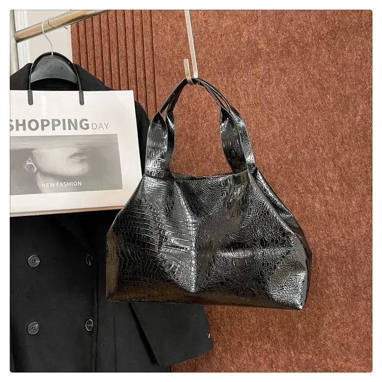 Gold Crocodile Texture Women's Tote Bag 2025 — feature 27