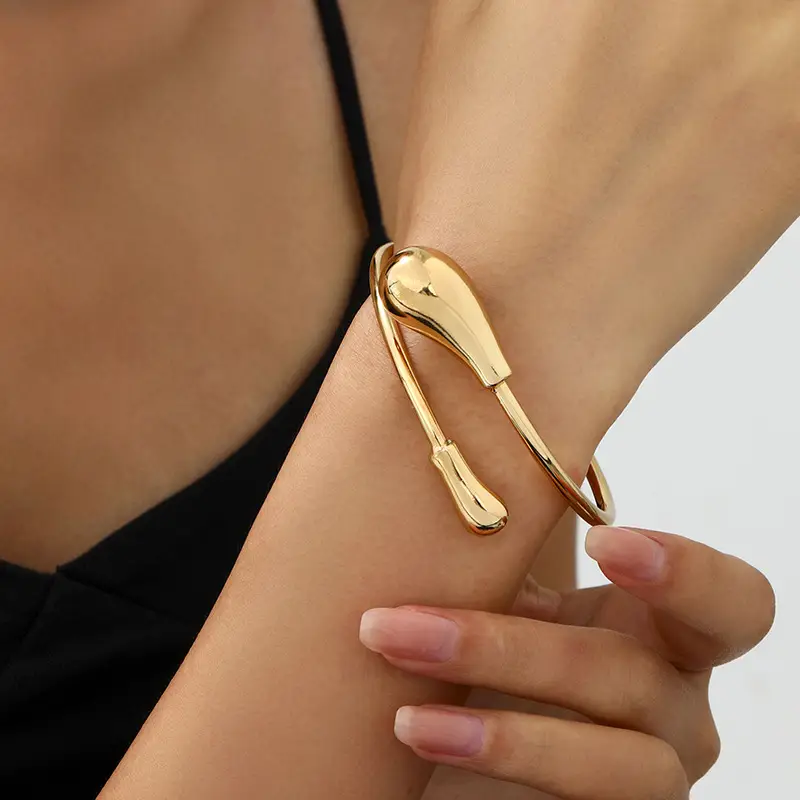 Gold Crossbody Necklace Set for Women European American Design — feature 5