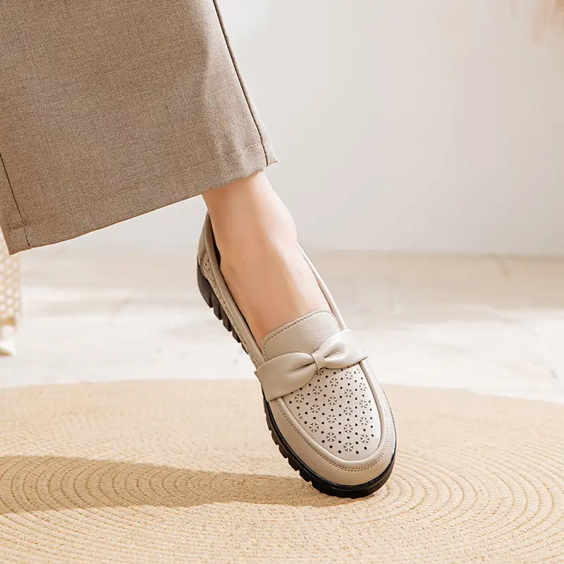 New Mom Sandals Women's Summer Shoes Genuine Leather Middle-aged Shoes Middle-aged Shoes Hole Breathable Soft-soled plus size - Image 3