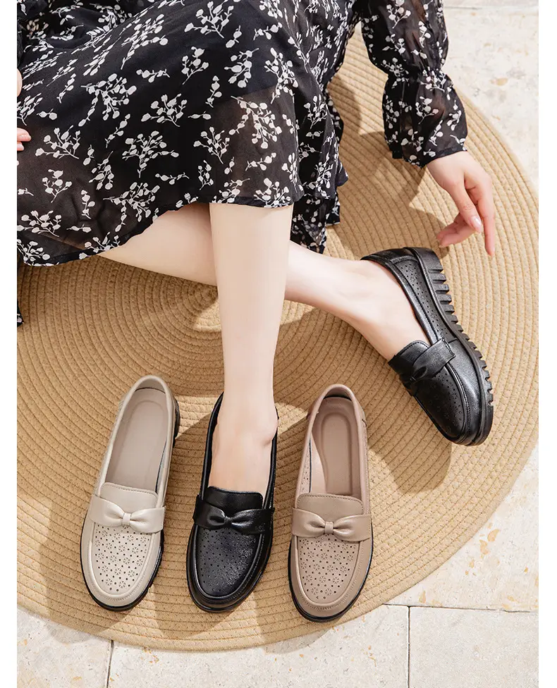 New Mom Sandals Women's Summer Shoes Genuine Leather Middle-aged Shoes Middle-aged Shoes Hole Breathable Soft-soled plus size — feature 1
