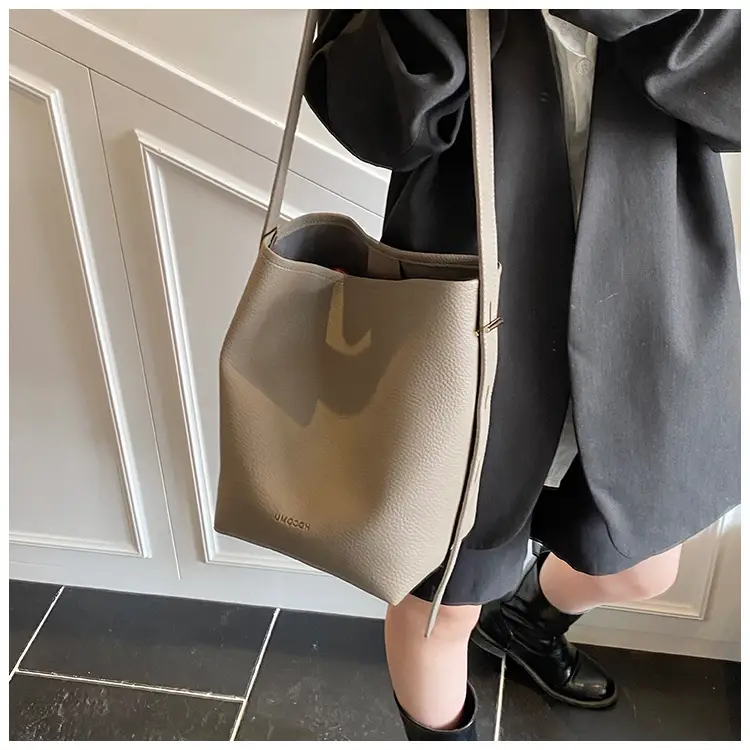 Women's Large Capacity Beige Bucket Bag 2025 — feature 13