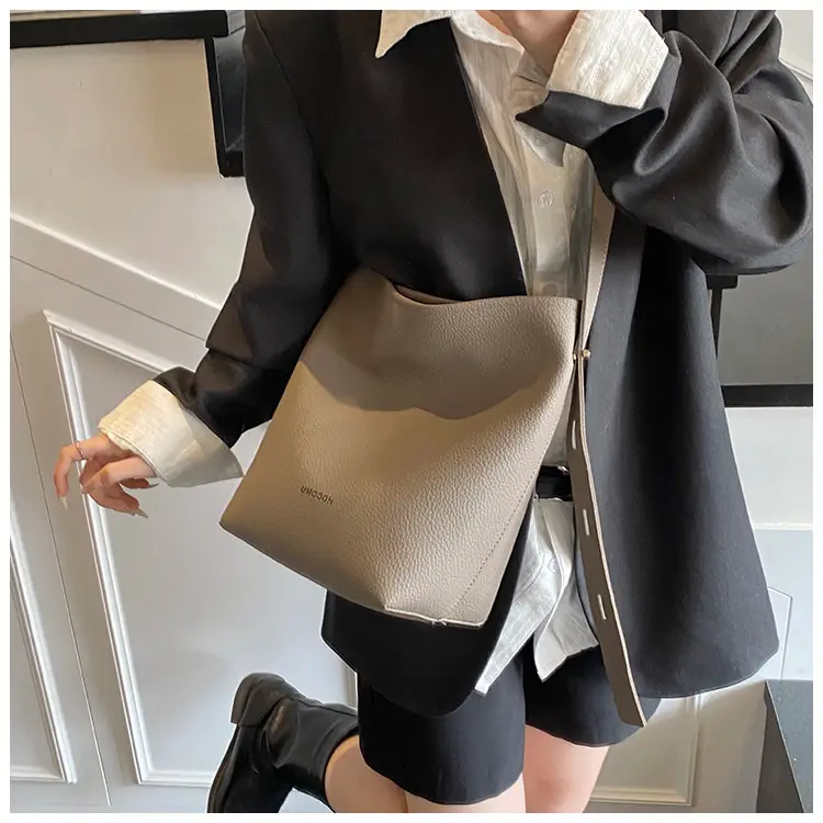 Women's Large Capacity Beige Bucket Bag 2025 — feature 16