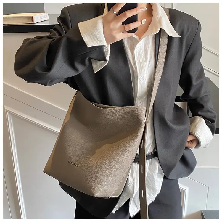 Women's Large Capacity Beige Bucket Bag 2025 — feature 17