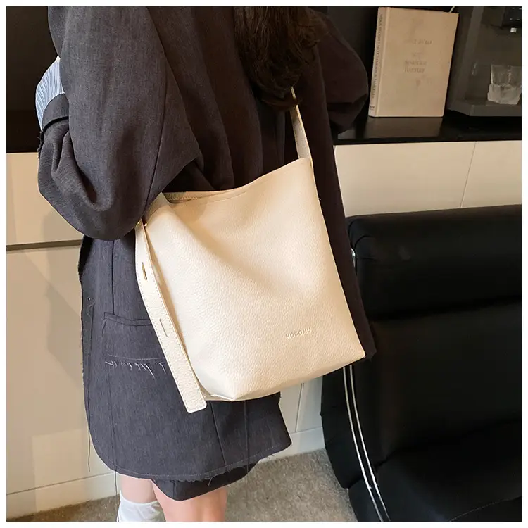 Women's Large Capacity Beige Bucket Bag 2025 — feature 21