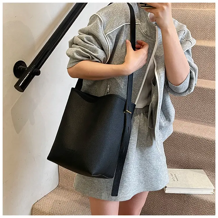 Women's Large Capacity Beige Bucket Bag 2025 — feature 27