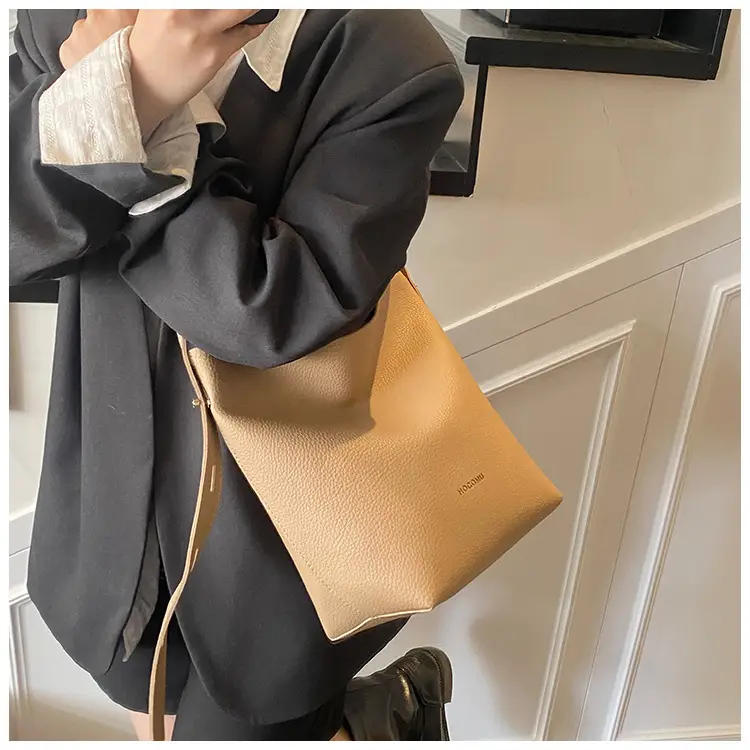 Women's Large Capacity Beige Bucket Bag 2025 — feature 36
