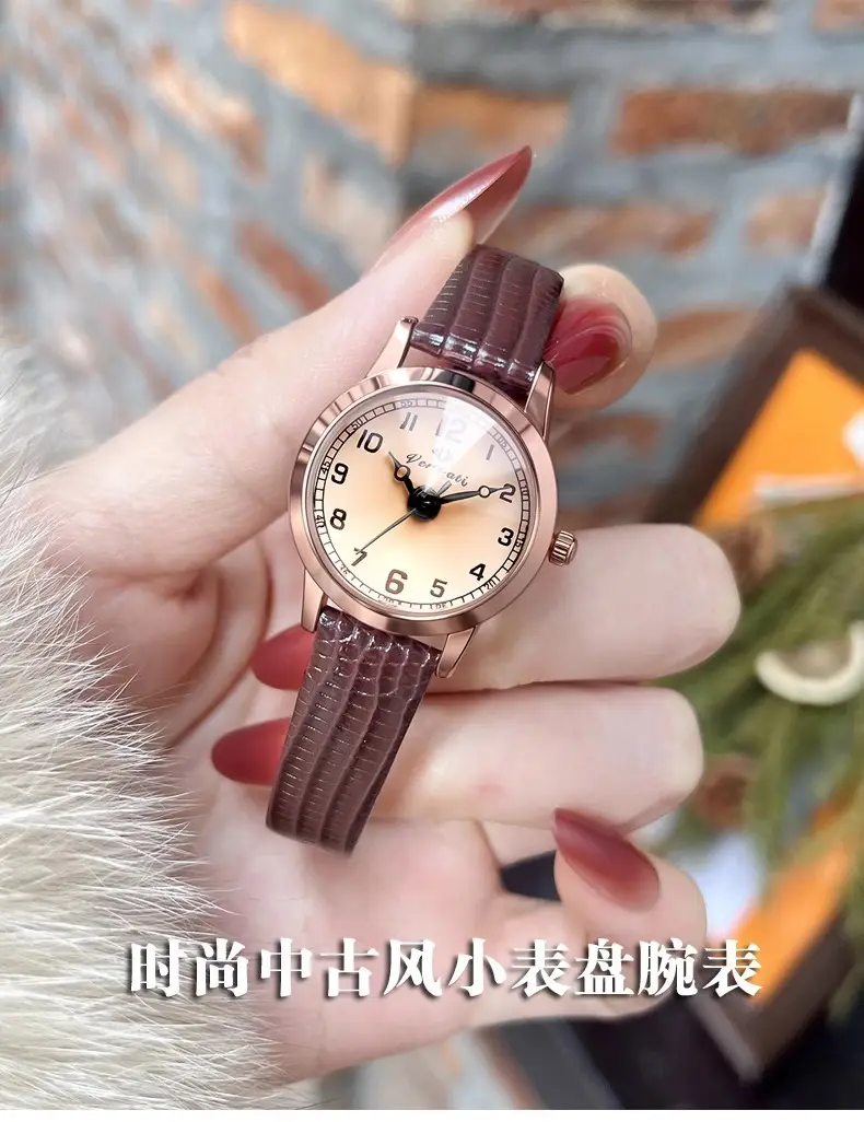 Vintage Artistic Quartz Watch for Women with Leather Belt — feature 3
