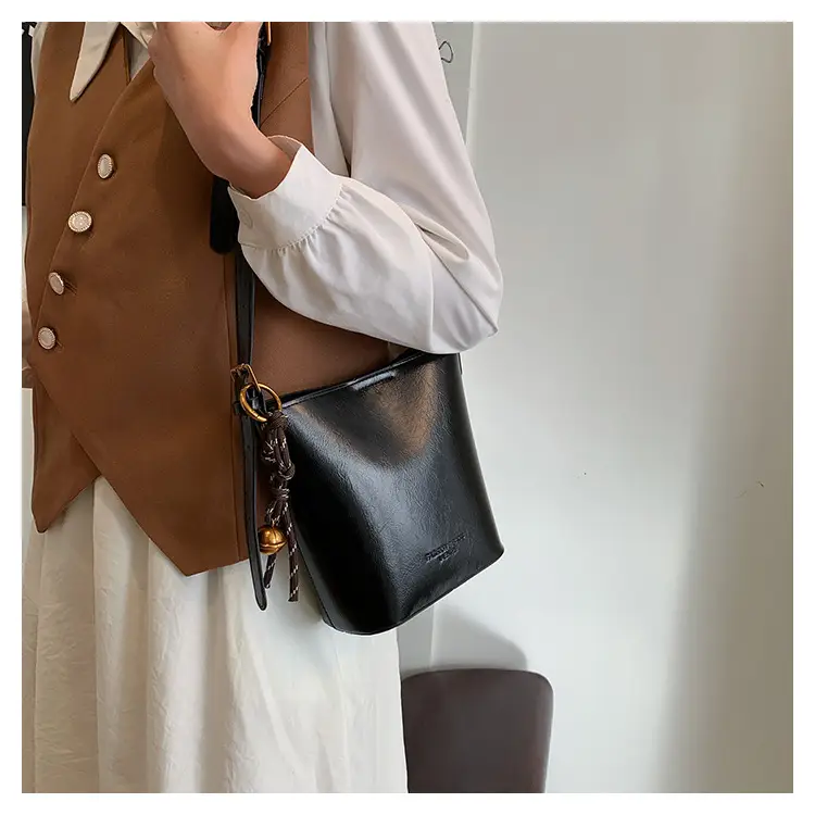 2025 Red Leather Bucket Bag for Women — feature 10