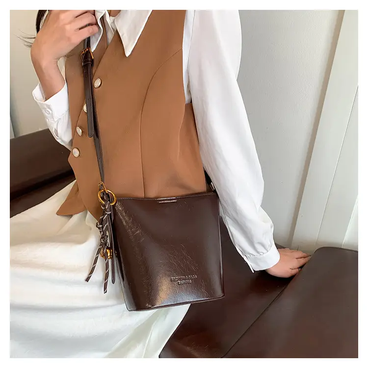 2025 Red Leather Bucket Bag for Women — feature 13