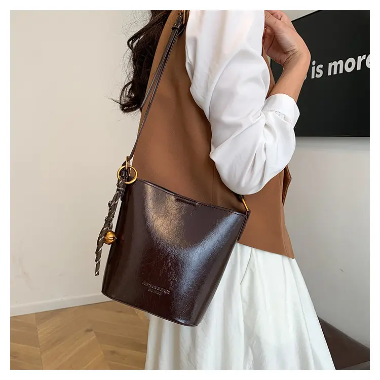 2025 Red Leather Bucket Bag for Women — feature 14