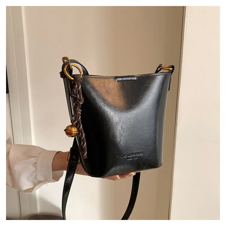 2025 Red Leather Bucket Bag for Women — feature 7