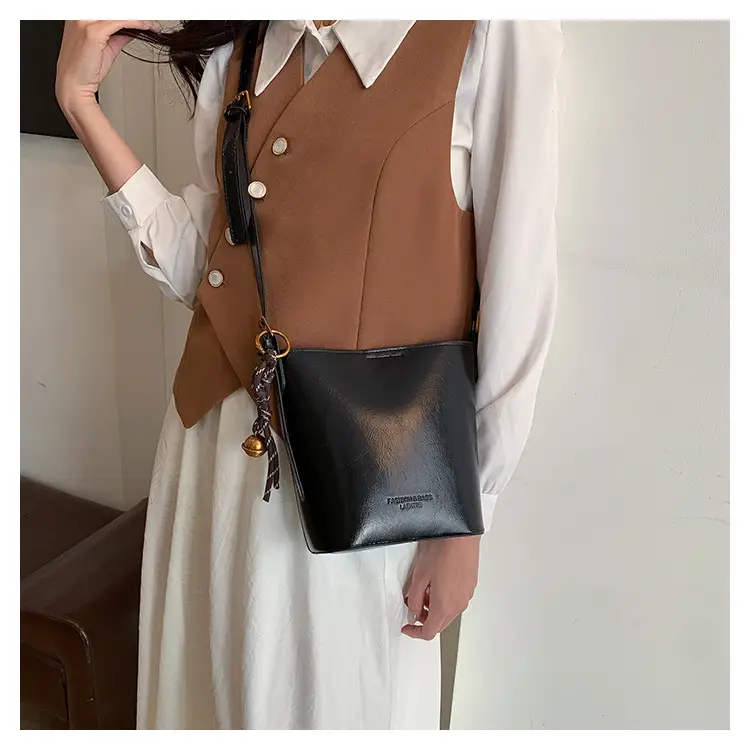 2025 Red Leather Bucket Bag for Women — feature 8