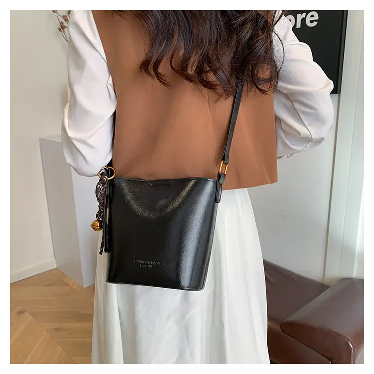 2025 Red Leather Bucket Bag for Women — feature 9