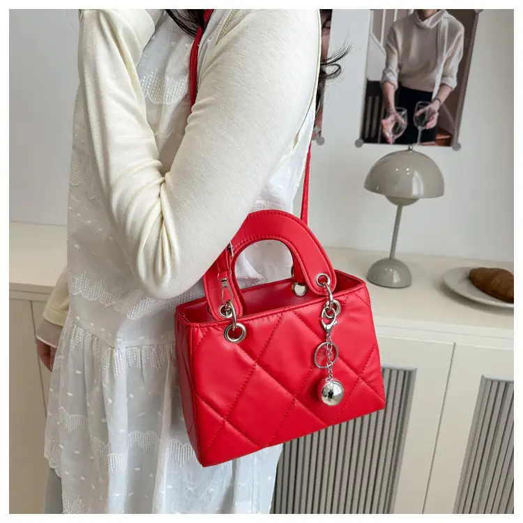 Black Rhombic Daffy Shoulder Bag for Women 2025 — feature 14
