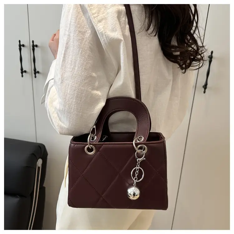 Black Rhombic Daffy Shoulder Bag for Women 2025 — feature 18