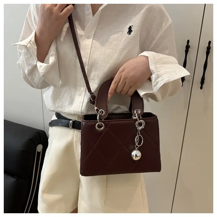 Black Rhombic Daffy Shoulder Bag for Women 2025 — feature 20