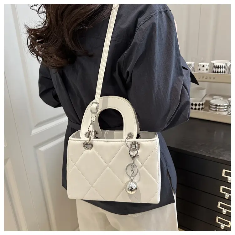 Black Rhombic Daffy Shoulder Bag for Women 2025 — feature 22