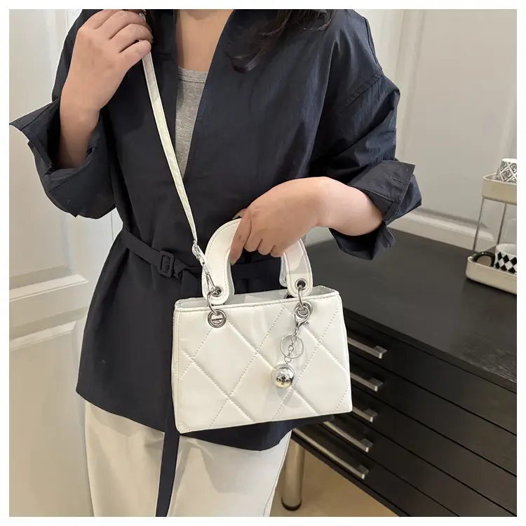 Black Rhombic Daffy Shoulder Bag for Women 2025 — feature 24