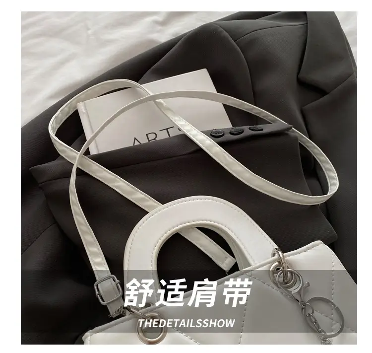 Black Rhombic Daffy Shoulder Bag for Women 2025 — feature 4