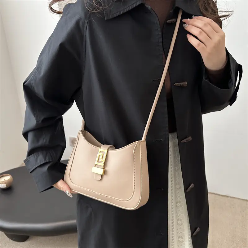 Black Vintage Women's Shoulder Bag with Gold Clasp - Image 7