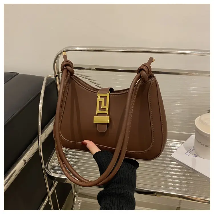 Black Vintage Women's Shoulder Bag with Gold Clasp — feature 11