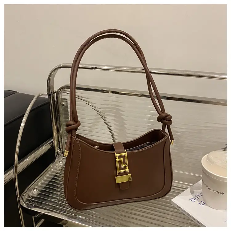 Black Vintage Women's Shoulder Bag with Gold Clasp — feature 12