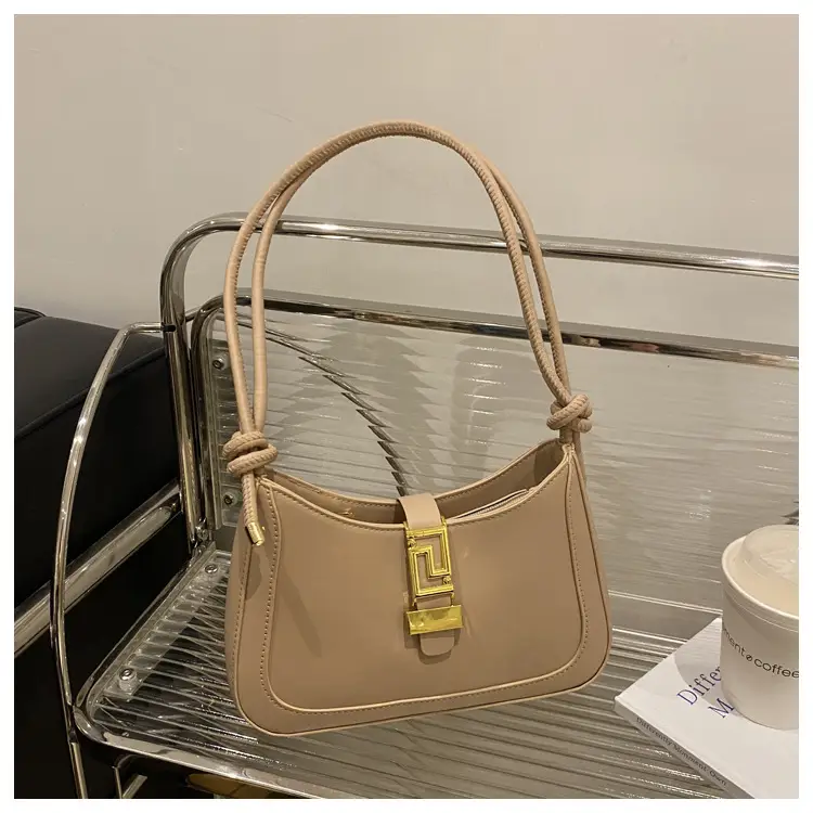 Black Vintage Women's Shoulder Bag with Gold Clasp — feature 14