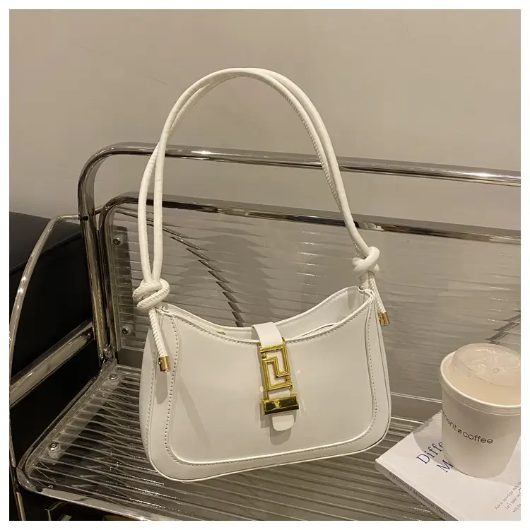 Black Vintage Women's Shoulder Bag with Gold Clasp — feature 16