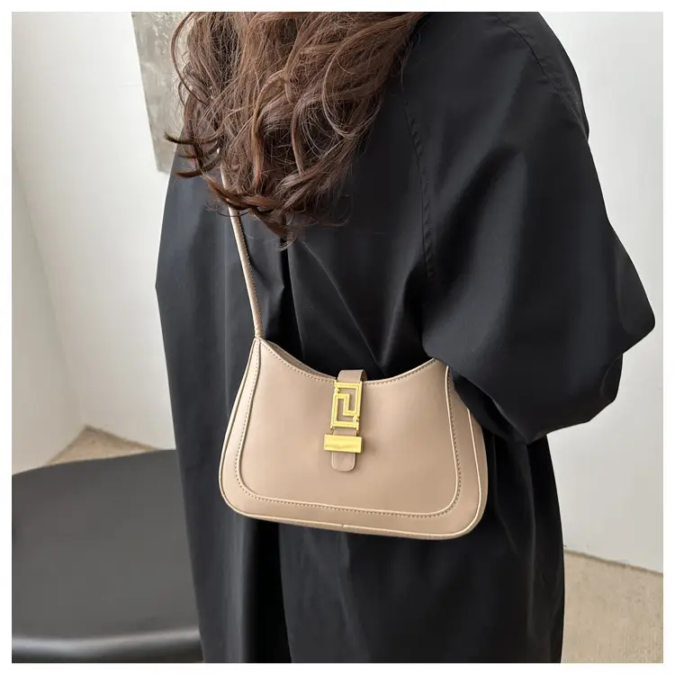Black Vintage Women's Shoulder Bag with Gold Clasp — feature 20